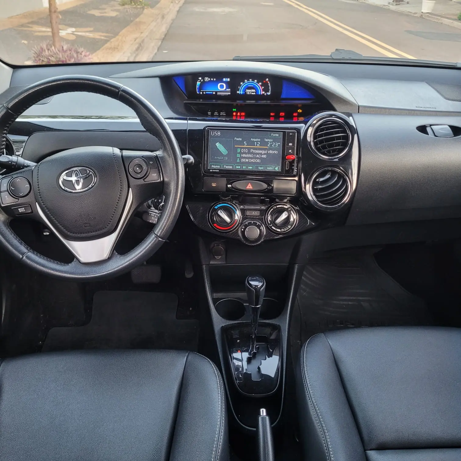 Toyota Etios Cross interior